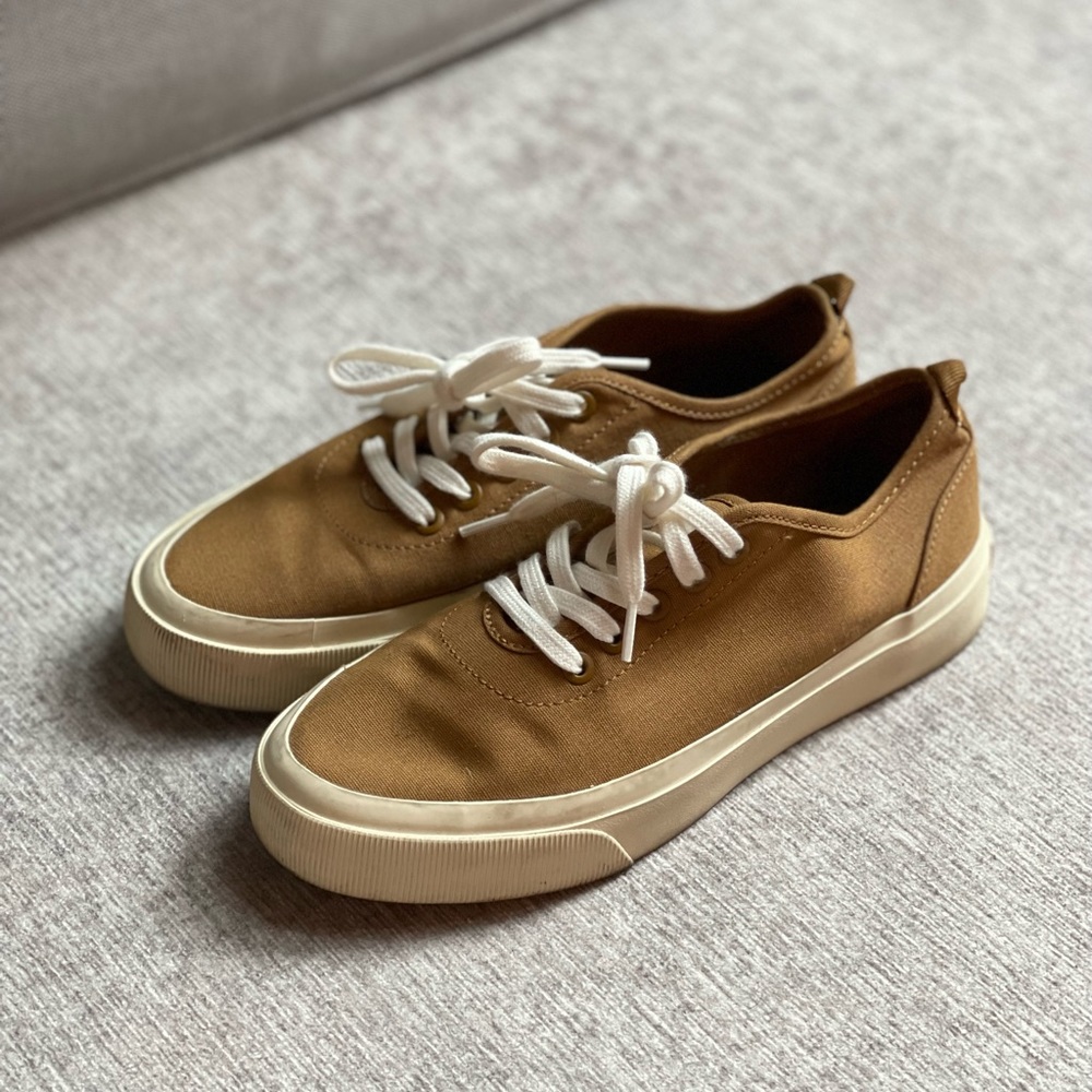 Everlane canvas sneakers